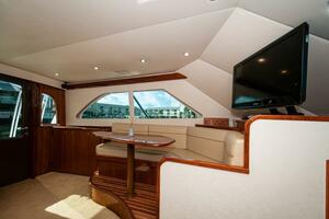 2012 Viking 42 Convertible  Salon 3