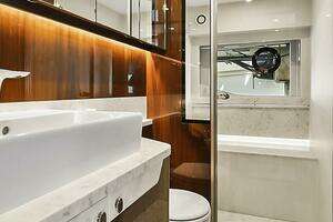 2021 Fairline Squadron 68 thumbnail 35