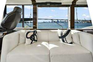 2021 Fairline Squadron 68 thumbnail 15