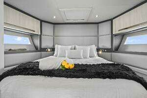 2021 Fairline Squadron 68 thumbnail 25