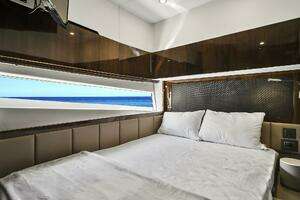 2021 Fairline Squadron 68 thumbnail 22