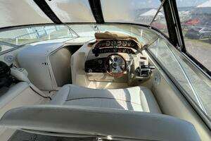 2000 Rinker Fiesta Vee 340 thumbnail 21