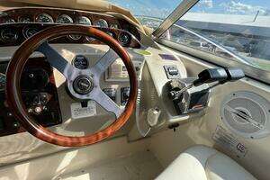 2000 Rinker Fiesta Vee 340 thumbnail 24