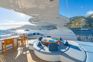 19 Sundeck With Table Deployed