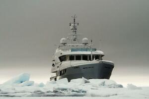 LATITUDE Worth Avenue Yachts