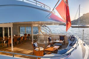 24 Bridge Deck Aft Seating