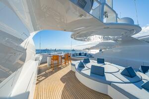 18 Sundeck With Table Hidden