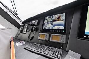 2006 Viking 68 Enclosed Bridge