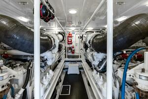 2006 Viking 68 Enclosed Bridge