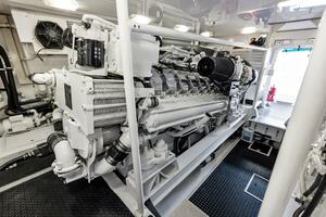 2006 Viking 68 Enclosed Bridge