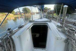 2006 Beneteau Oceanis 323 thumbnail 12