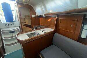 2006 Beneteau Oceanis 323 thumbnail 19