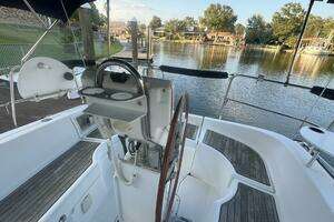 2006 Beneteau Oceanis 323 thumbnail 11