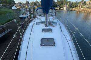 2006 Beneteau Oceanis 323 thumbnail 4