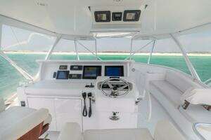 2008 Hatteras 60 Convertible thumbnail 21