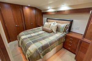 2008 Hatteras 60 Convertible thumbnail 12