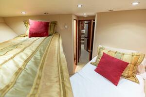 2008 Hatteras 60 Convertible  VIP Stateroom 2