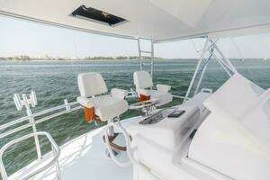 2008 Hatteras 60 Convertible thumbnail 3