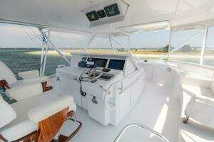 2008 Hatteras 60 Convertible thumbnail 25