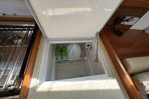 2013 Beneteau Oceanis 45 thumbnail 17