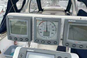 1989 Bayfield 36 Cutter thumbnail 23