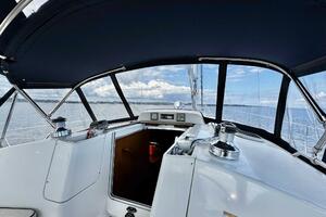 Vivez 38ft Hunter Yacht For Sale