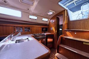 Vivez 38ft Hunter Yacht For Sale