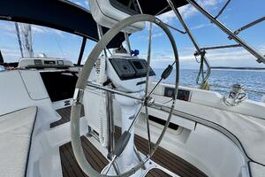 Vivez 38ft Hunter Yacht For Sale