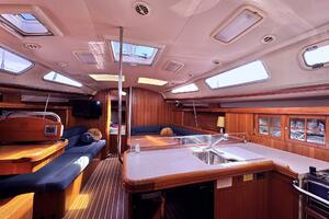 Vivez 38ft Hunter Yacht For Sale