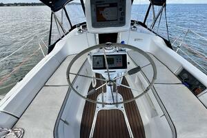 Vivez 38ft Hunter Yacht For Sale