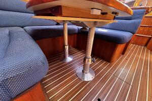 Vivez 38ft Hunter Yacht For Sale