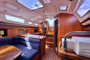 Vivez 38ft Hunter Yacht For Sale