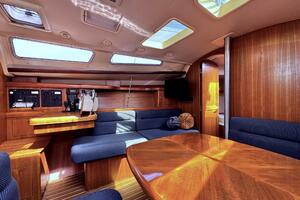 Vivez 38ft Hunter Yacht For Sale