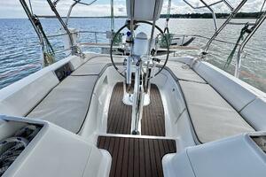 Vivez 38ft Hunter Yacht For Sale