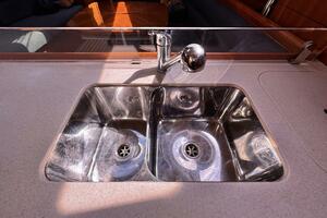 Vivez 38ft Hunter Yacht For Sale
