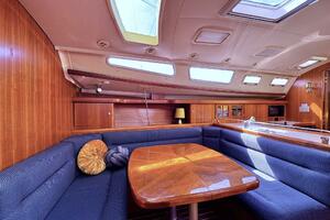 Vivez 38ft Hunter Yacht For Sale