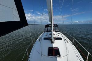 Vivez 38ft Hunter Yacht For Sale