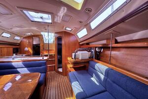 Vivez 38ft Hunter Yacht For Sale