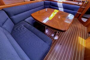 Vivez 38ft Hunter Yacht For Sale