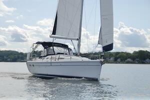 Vivez 38ft Hunter Yacht For Sale