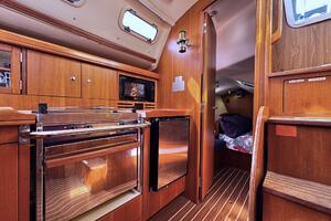 Vivez 38ft Hunter Yacht For Sale