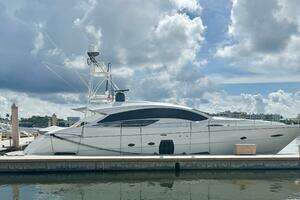 2008 Pershing 72 thumbnail 13