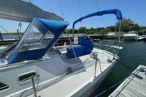 1997 Catalina thumbnail 29
