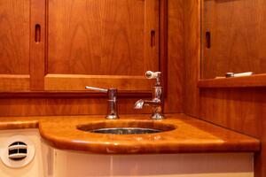 48 ft Hinckley  2014 Talaria 48 Flybridge
