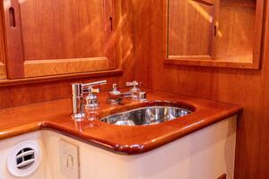 48 ft Hinckley  2014 Talaria 48 Flybridge