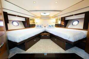 2014 Tiara Yachts 5000 Express thumbnail 32