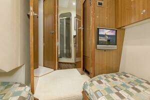 2007 Viking 64 Enclosed Bridge thumbnail 28