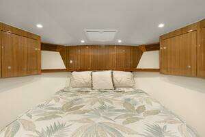2007 Viking 64 Enclosed Bridge thumbnail 26