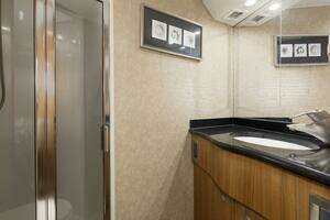 2007 Viking 64 Enclosed Bridge thumbnail 27