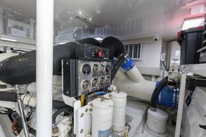 2007 64 Viking Enclosed Bridge Reel Blues Engine Room (2)